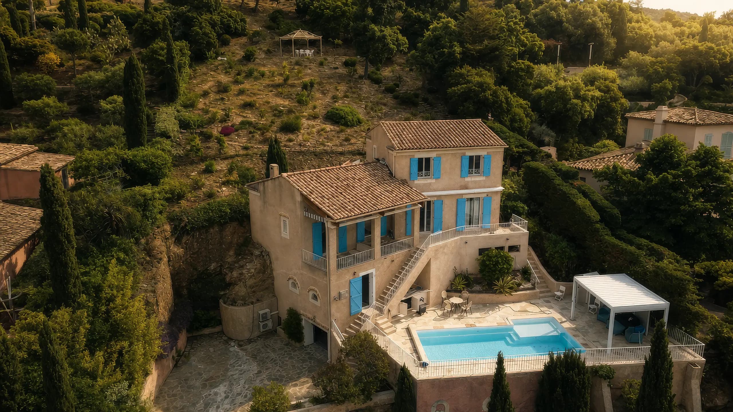 Couvreur Horizon Expert sur un chantier dans le Var